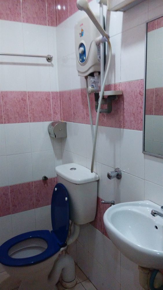 Hotel Traveller Kota Kinabalu Exterior foto